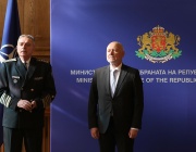 Членове на военното и политическото ръководство на МО, военнослужещи и цивилни служители бяха наградени по повод 20-ата годишнина от членството на България в НАТО