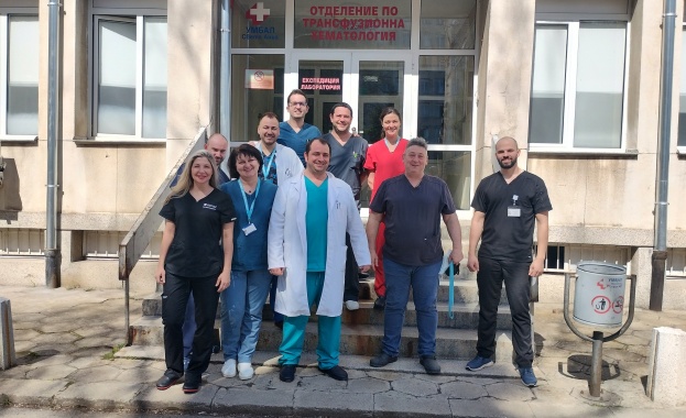 Лекари дариха кръв