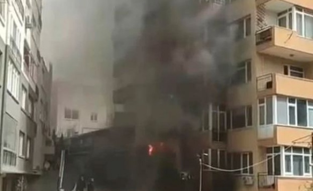 Най малко четирима души загинаха и 12 бяха ранени при пожар