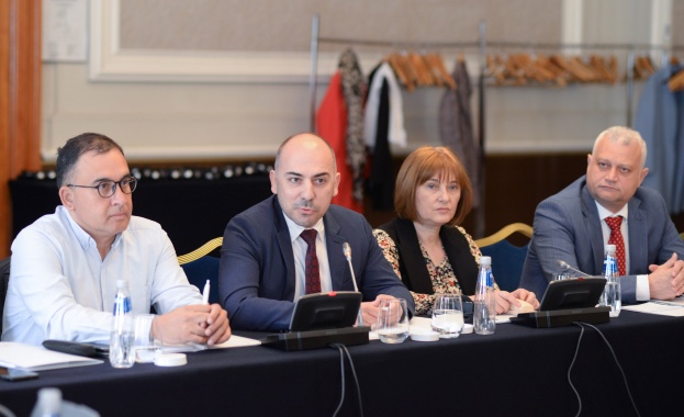 Мобилни екипи от адвокати и ромски медиатори предоставиха над 8000