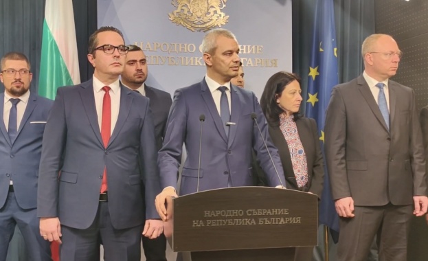 Над два часа и половина продължиха разговорите между депутати от