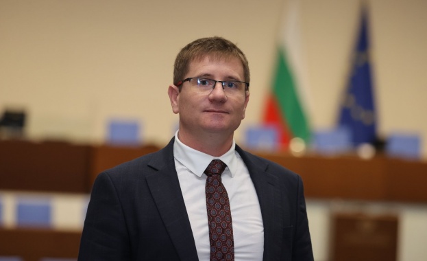 Димо Дренчев: Подуправителят на БНБ беше отстранен след мой сигнал, законът е за всички Димо Дренчев: Подуправителят на БНБ беше отстранен след мой сигнал, законът е за всички