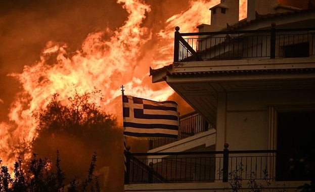 Над 70 пожара пламнаха в Гърция, шест региона обявиха тревога