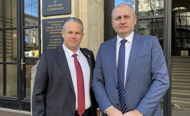 Гарантирам че ще организирам най прозрачното удостоверяване на машините за предстоящите