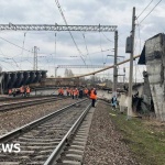 Мост се срути върху жп линия в Русия, има жертва и ранени