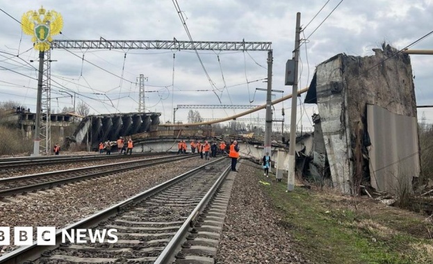 Мост се срути върху жп линия в Русия, има жертва и ранени