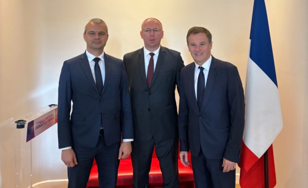 Костадинов и Стоянов от "Възраждане" се срещнаха с Никола Дюпон-Енян