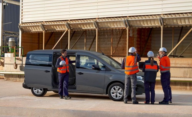 Панелният ван Nissan Townstar вече се предлага и с остъклена