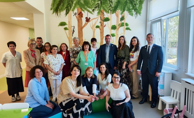 Фондация "За доброто" открива напълно обновеното по проект "Светулка" отделение по педиатрия в болницата в Ловеч