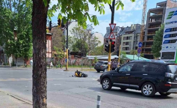 Моторист в кома след катастрофа в София