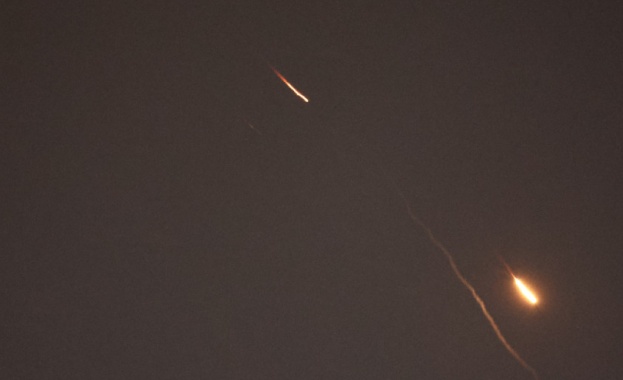 Иран пусна късно снощи рояк от безпилотни летателни апарати с