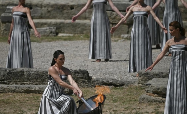 Запалиха Олимпийския огън за Олимпийските игри в Париж