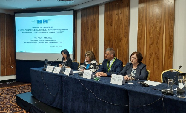 Министър Коритарова: Подписването на споразумения по инвестиционната програма за общински проекти ще продължи