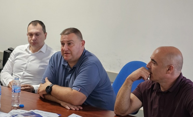 Политически спекуланти всяваха паника предричайки хиляди мигранти от Австрия но