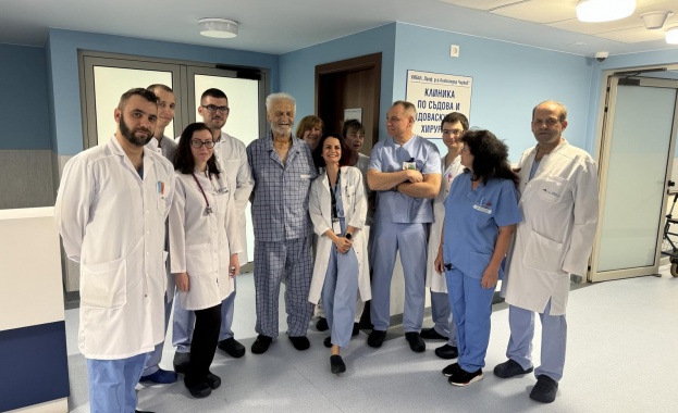 Животът на 75 годишен пациент с голяма коремна и гръдна аневризми