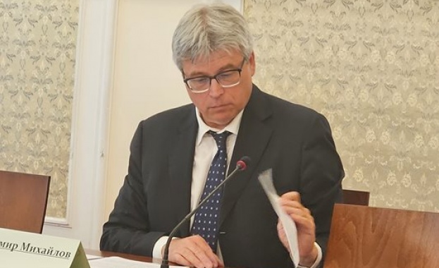 Пет месеца след подаването на оставката на Станимир Михайлов парламентът