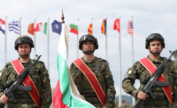 Снимка: Министър Запрянов: Многонационалната бойна група на НАТО в България заслужава висока оценка
