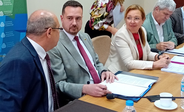 Службите по търговско икономическите въпроси СТИВ към посолствата и консулствата на