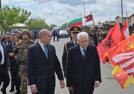 Президентът Радев и италианският президент се срещнаха с военни на полигон "Ново село"