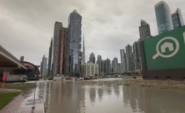 Близо 100 българи са блокирани на летището в Дубай Страната