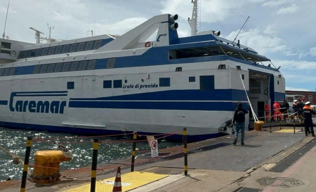 Най-малко 29 души са ранени при инцидент с ферибот в Неапол