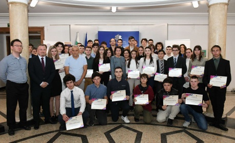 Рекорден брой млади таланти се състезаваха с научни проекти в конкурс на МОН
