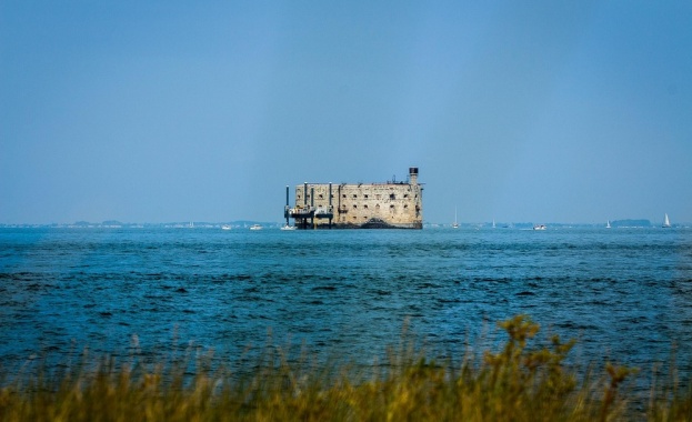 Фор Бояр крепост превърнала се декор на френско телевизионно