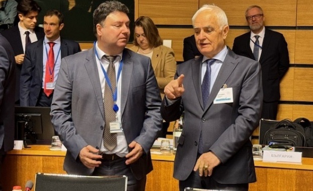 Министърът на отбраната Атанас Запрянов взе участие в заседание на