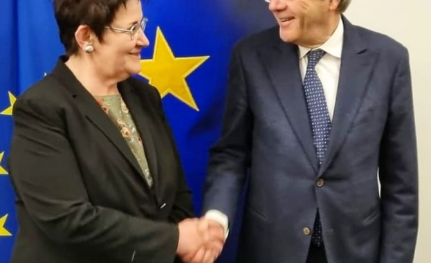 Министър Людмила Петкова проведе среща с европейския комисар по икономика Паоло Джентилони