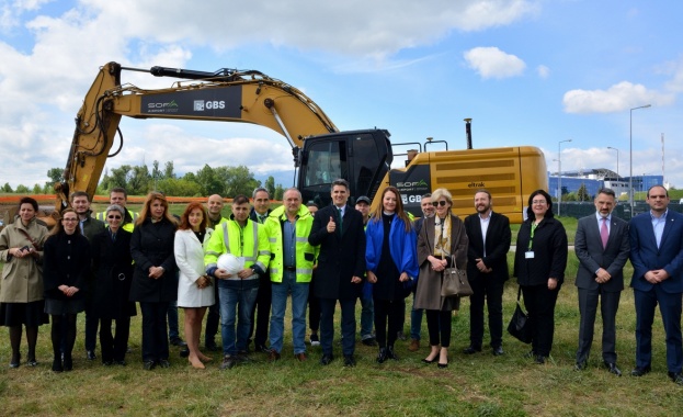 Започва строителството на открит паркинг на Терминал 2 на летище