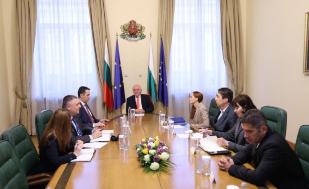 Министър председателят Димитър Главчев и министърът на транспорта и съобщенията Георги