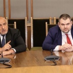Новата формула на властта. Защо партията на Пеевски дава подкрепа без да участва в управлението