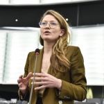 Цветелина Пенкова: Вместо да изнася суровини, България може да произвежда технологии и да ползва европейско финансиране