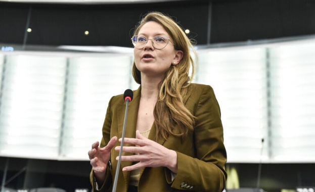 Цветелина Пенкова: Вместо да изнася суровини, България може да произвежда технологии и да ползва европейско финансиране