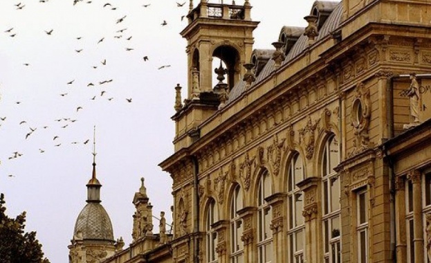 Русенският театър ще представи премиерно спектакъла Емоции от първа необходимост