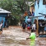 Най-малко 70 души са загинали при наводнения в Кения; дъждовете продължават