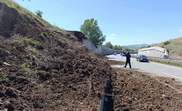 Временно движението на тежкотоварни автомобили по АМ Струма при 16 ти