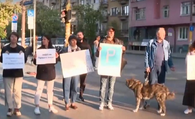 Жива верига блокира столичен булевард
