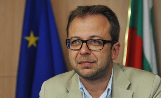 Теодор Стойчев: Еврото трябва да влезе в България възможно най-бързо Теодор Стойчев: Еврото трябва да влезе в България възможно най-бързо