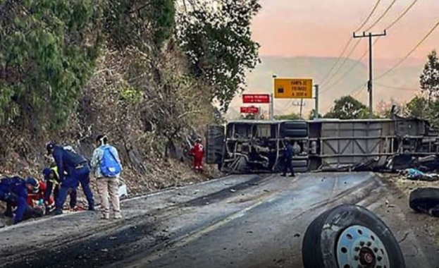 14 загинали и 31 ранени при тежка катастрофа в Мексико