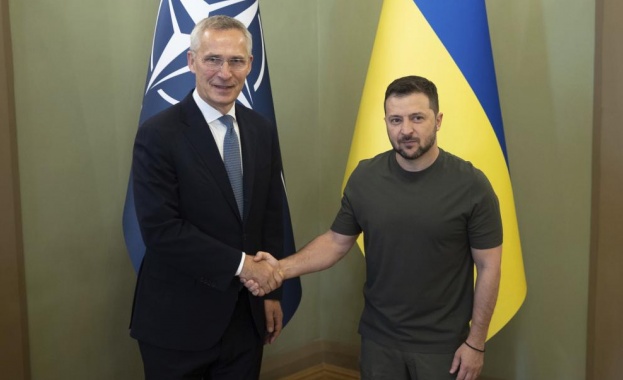 Генералният секретар на НАТО Йенс Столтенберг се срещна със Зеленски в Киев