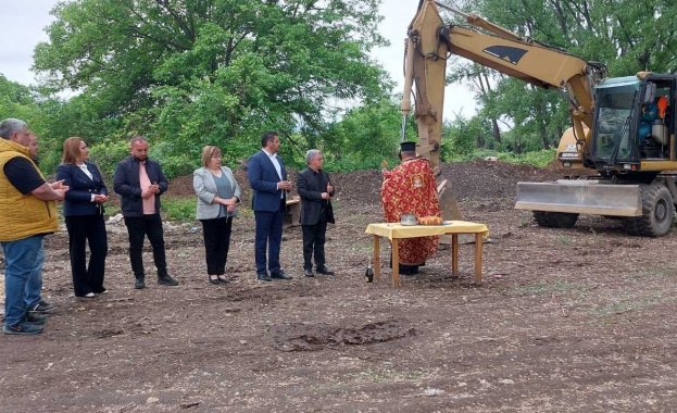 Стартира поетапното изграждане на довеждащия водопровод на с Брестовица община