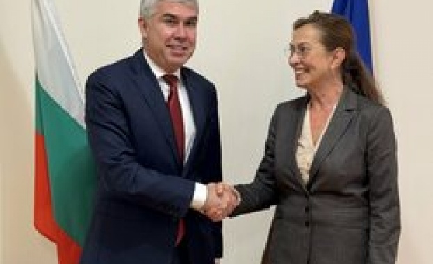 Енергийният министър Владимир Малинов и посланика на Азербайджан в България