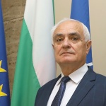 Военният министър: Не е лош знак, че България не участва в срещата в Лондон за Украйна