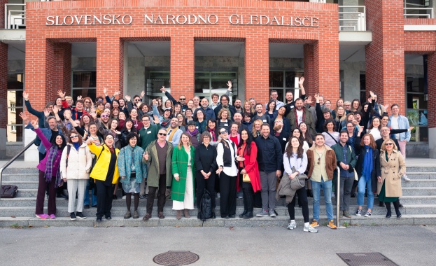 рез изминалия месец представители на Народен театър Иван Вазов взеха