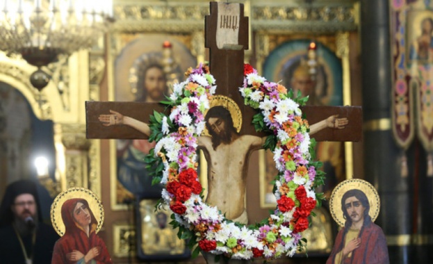 На Велики петък християните съпреживяват страданията на Исус Христос.Велики петък