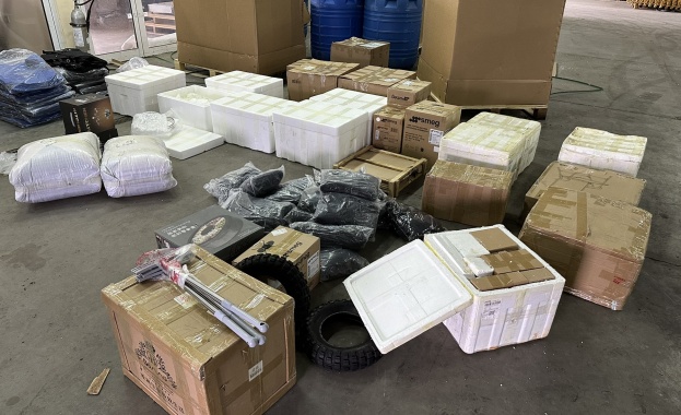 Контрабандно оборудване и обзавеждане за яхта задържаха митнически служители от