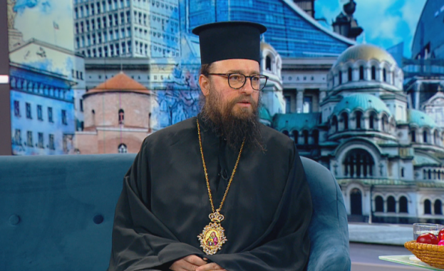 Браницкият епископ Пахомий, ректор на Софийската духовна семинария, поздравява православния