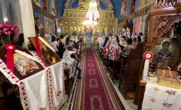 Вярващи се събраха в църквата в град Газа, за да отпразнуват Великден