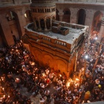 Благодатният огън от Йерусалим пристигна в България